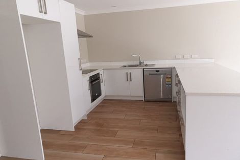 Photo of property in 19u7 Collins Avenue, Tawa, Wellington, 5028