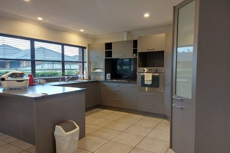 Photo of property in 76 Lough Bourne Drive, Pukekohe, 2120