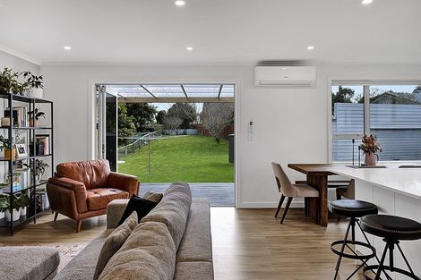 Photo of property in 2 Puriri Street, Hawera, 4610