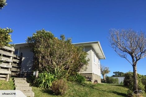 Photo of property in 26 Lyndfield Lane, Newlands, Wellington, 6037