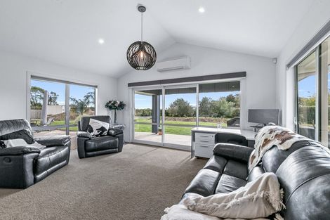 Photo of property in 76 Pohutukawa Drive, Levin, 5571