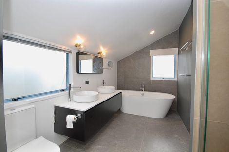 Photo of property in 11 Wilmington Place, Forrest Hill, Auckland, 0620