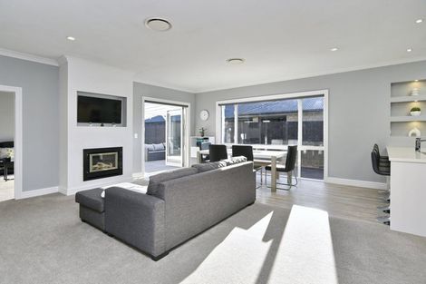 Photo of property in 8 Highfield Lane, Rangiora, 7400