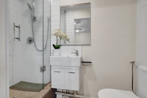 Photo of property in 51 Cumberland Street, Merrilands, New Plymouth, 4312