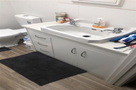 Photo of property in 1/37 Ellice Road, Totara Vale, Auckland, 0629