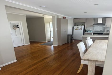 Photo of property in 5 Edgerton Road, Te Atatu Peninsula, Auckland, 0610