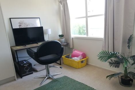 Photo of property in 1/31 Becroft Drive, Forrest Hill, Auckland, 0620