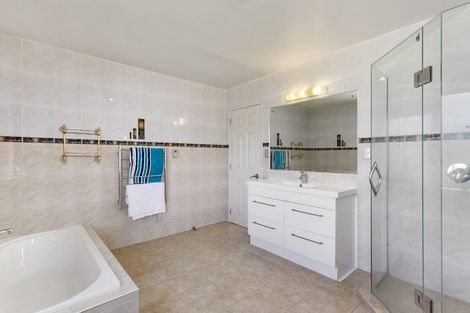 Photo of property in 23 Onemana Way, Te Atatu Peninsula, Auckland, 0610