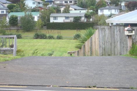Photo of property in 1/66 Trias Road, Totara Vale, Auckland, 0629
