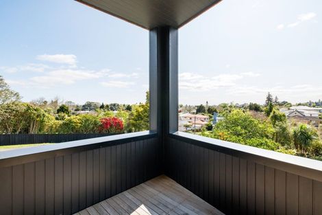 Photo of property in 7u4 Tarbett Road, Hillcrest, Hamilton, 3216