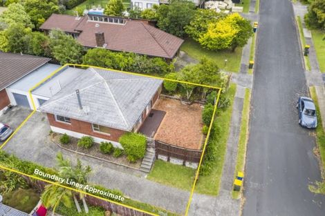 Photo of property in 2/9 Paruru Avenue, Northcote, Auckland, 0627