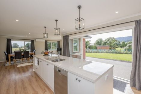 Photo of property in 88 Pohutukawa Drive, Levin, 5571