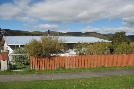 Photo of property in 20 Newburn Grove, Wainuiomata, Lower Hutt, 5014