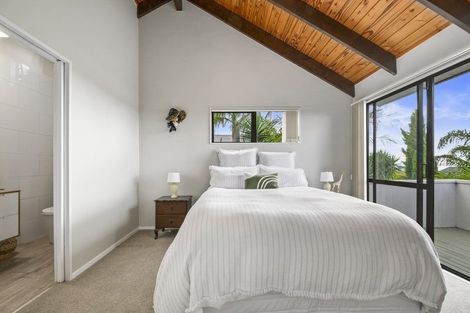 Photo of property in 18 Da Vinci Place, West Harbour, Auckland, 0618