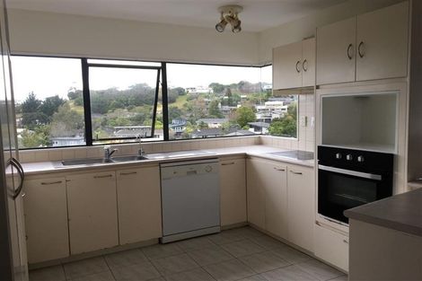 Photo of property in 2/5 Seaford Place, Murrays Bay, Auckland, 0630