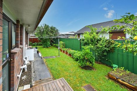 Photo of property in 2/24 Grove Road, Papakura, 2110