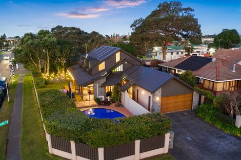 Photo of property in 1 Maygrove Drive, Orewa, 0931
