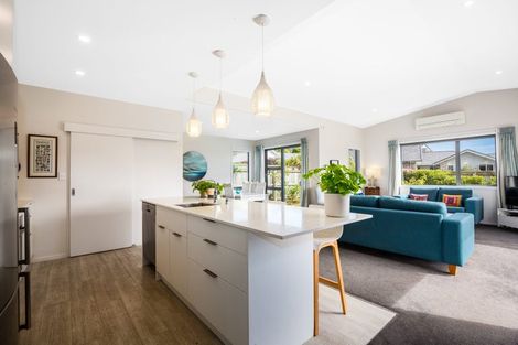 Photo of property in 52 Resolution Drive, Whitby, Porirua, 5024