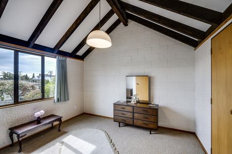 Photo of property in 2/64 Avondale Road, Taradale, Napier, 4112