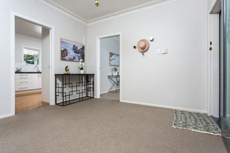 Photo of property in 1/73 Ocean View Road, Hillcrest, Auckland, 0627