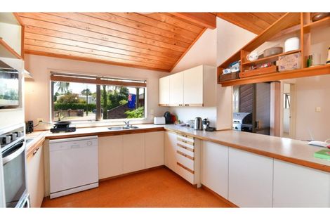Photo of property in 32 Walton Street, Red Beach, 0932