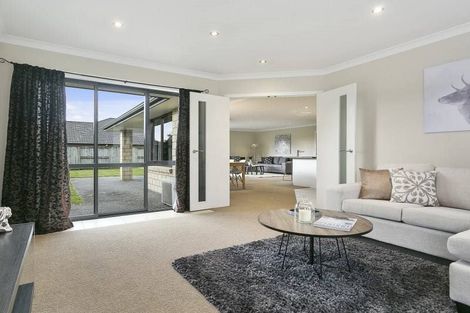 Photo of property in 23 Norfolk Drive, Cambridge, 3434