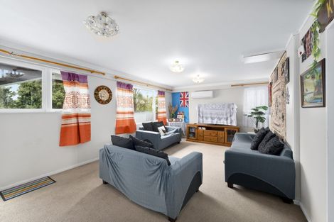 Photo of property in 8 Fowey Avenue, Te Atatu South, Auckland, 0610