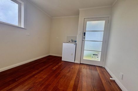 Photo of property in 2/24 Garadice Road, Rothesay Bay, Auckland, 0630