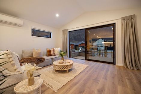 Photo of property in 30 Grain Close, Jacks Point, 9371