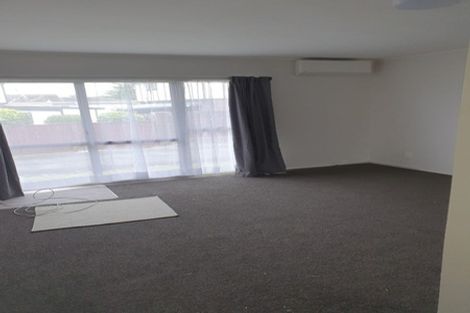 Photo of property in 11 Challen Close, Conifer Grove, Takanini, 2112