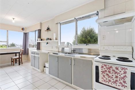 Photo of property in 14 Waari Avenue, Sunnyvale, Auckland, 0612