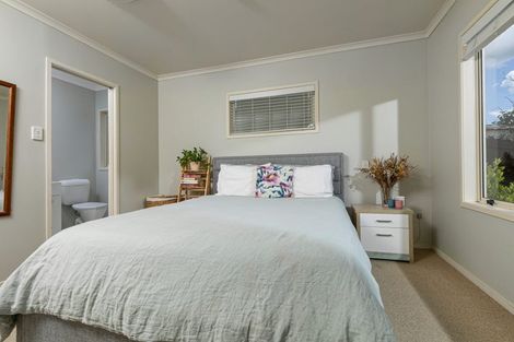 Photo of property in 8 Lucienne Drive, Ranui, Auckland, 0612