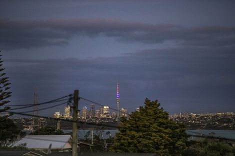 Photo of property in 4 Merville Avenue, Te Atatu South, Auckland, 0610