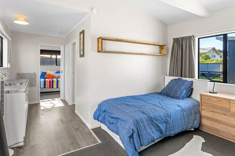 Photo of property in 6 Kent Avenue, Waitarere Beach, Levin, 5510