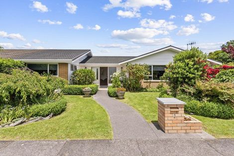 Photo of property in 2 Rewarewa Crescent, Waikanae, 5036