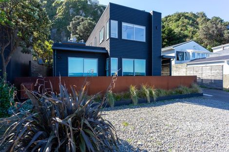 Photo of property in 394 The Esplanade, Island Bay, Wellington, 6023