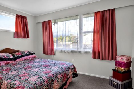 Photo of property in 3 Karaka Street, Hawera, 4610