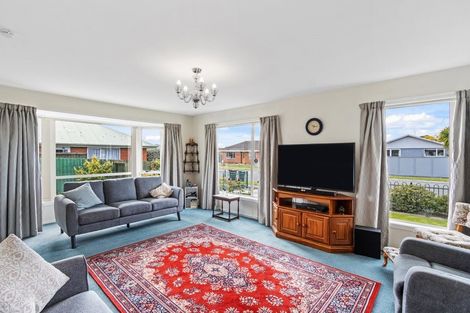 Photo of property in 35 Farnborough Street, Aranui, Christchurch, 8061
