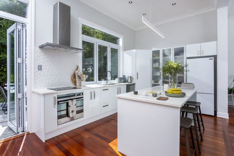 Photo of property in 10a Olwyn Place, Greenhithe, Auckland, 0632