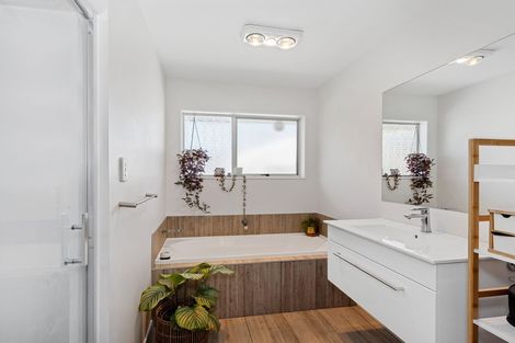 Photo of property in 24 Wades Avenue, Saint Martins, Christchurch, 8022