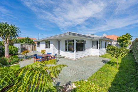 Photo of property in 7a Golding Road, Taradale, Napier, 4112
