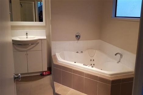 Photo of property in 103 Island Bay Road, Beach Haven, Auckland, 0626