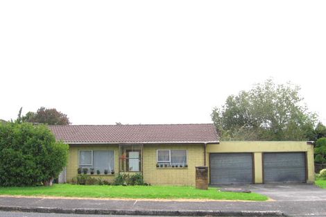Photo of property in 2 Paton Avenue, Te Atatu South, Auckland, 0610