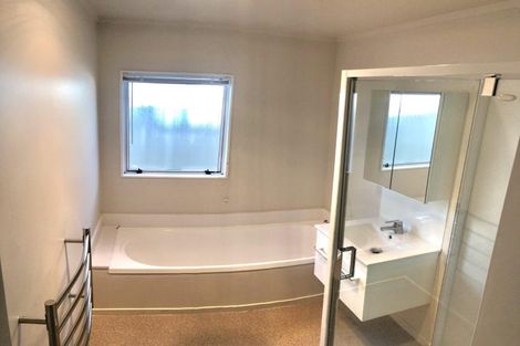 Photo of property in 1 Macalister Place, Miramar, Wellington, 6022