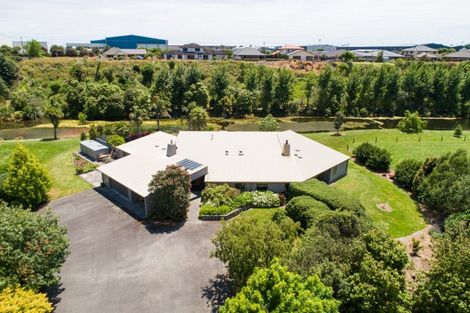 Photo of property in 291 Napier Road, Kelvin Grove, Palmerston North, 4470