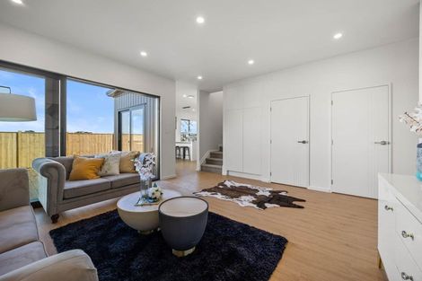 Photo of property in 35 Taipahitini Road, Rosehill, 2113
