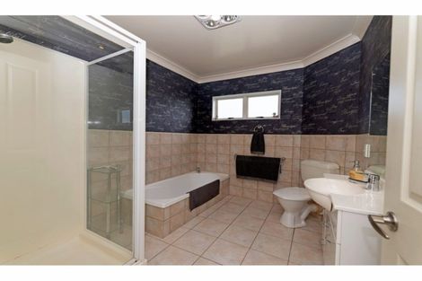 Photo of property in 3 Cognac Place, Henderson, Auckland, 0612