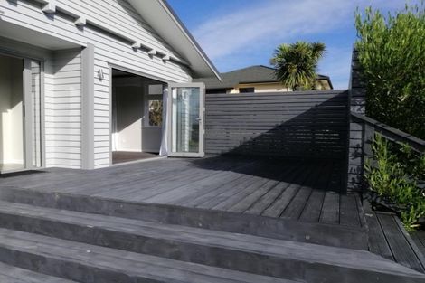 Photo of property in 10f1- Victoria Street, Ebdentown, Upper Hutt, 5018