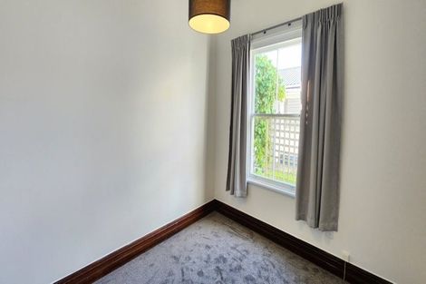 Photo of property in 8 Cutfield Road, New Plymouth, 4310