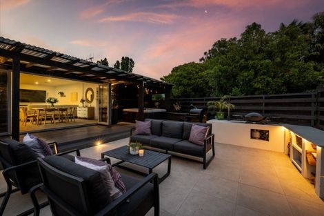 Photo of property in 29 Kent Terrace, Taradale, Napier, 4112